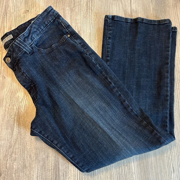 Lee Jeans Women’s 16 Short Lower On The Waist Bootcut Slender Secret Blue Denim. - Picture 1 of 12